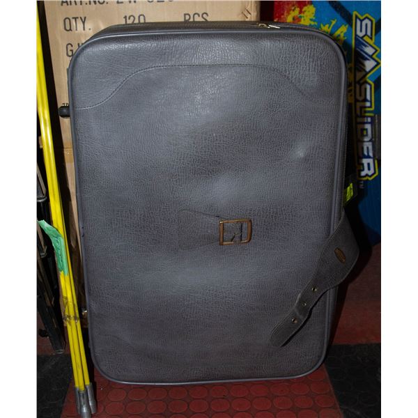 VINTAGE BAYCLUB GREY 3 PIECE LUGGAGE SOME PLASTIC