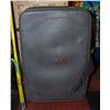 Image 1 : VINTAGE BAYCLUB GREY 3 PIECE LUGGAGE SOME PLASTIC