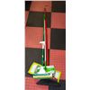 Image 1 : BUNDLE OF FLOOR CLEANING TOOLS INCL.