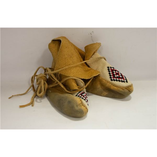 1960'S ABORIGINAL BEADED WRAP AROUND MUKLUKS