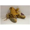 Image 1 : 1960'S ABORIGINAL BEADED WRAP AROUND MUKLUKS