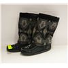 Image 1 : LADIES 6 MANITOBAH MUKLUKS PREVIOUSLY USED-ESTATE