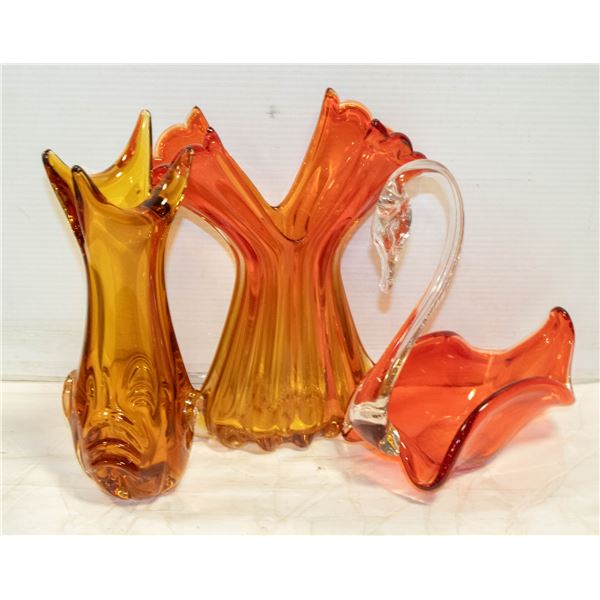 FLAT OF VINTAGE AMBER RIBBED ART GLASS VASES +