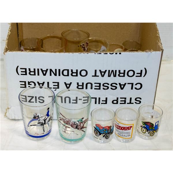 FLAT OF VINTAGE ASSORTED SHOT GLASS, 4 SMALL GOLD