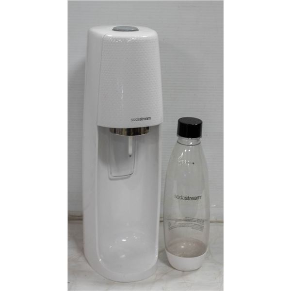 WHITE SODA STREAM WITH BOTTLE