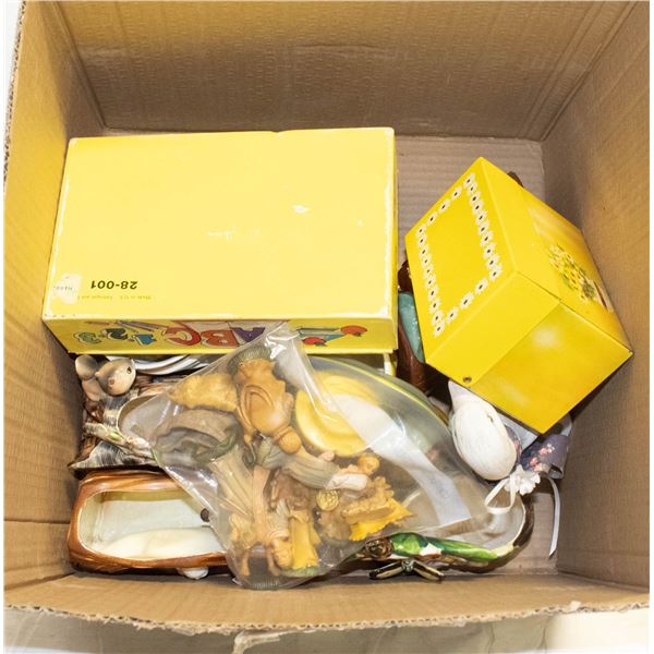 FLAT OF VINTAGE ASSORTED PLANTER, VINTAGE BOXES,