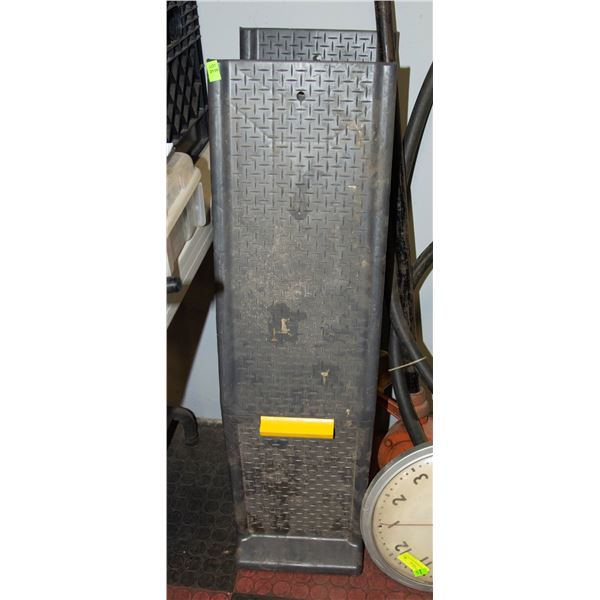 PAIR OF VEHICLE RAMPS