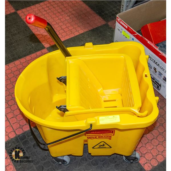 RUBBERMAID WAVEBRAKE BUCKET WRINGER