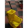 Image 1 : BRUTE INDUSTRIAL MOP BUCKET WITH WRINGER