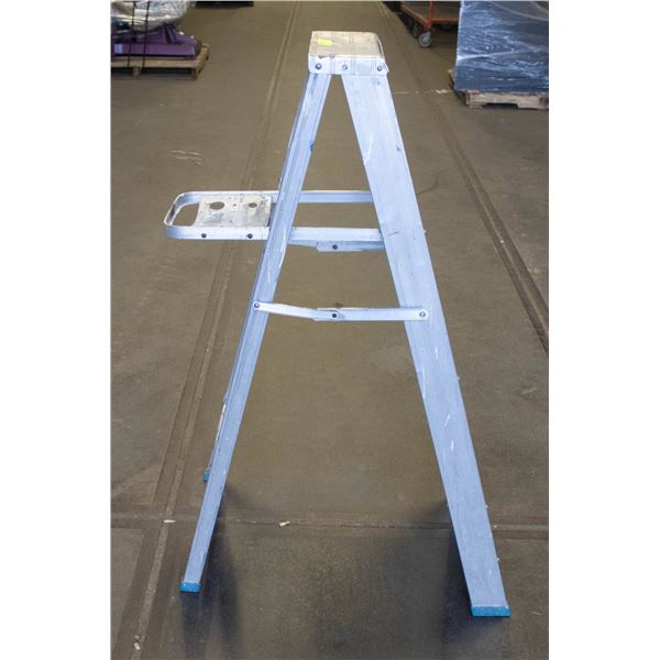 4FT LIGHT WEIGHT STEP LADDER ALUMINUM