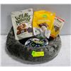 Image 1 : ROUND BLACK PLUSH SZ SM PET BED SOLD WITH TREATS