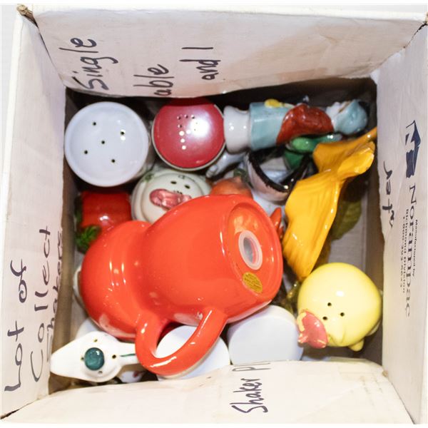 FLAT OF ASSORTED SINGLE SHAKERS AND 1 PLATTER