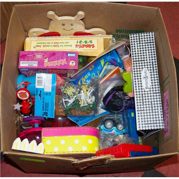 LARGE BOX CRAFT/TOYS/GAMES