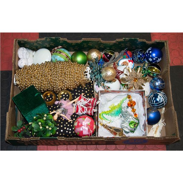 FLAT WITH NEW STAR DESIGN TREE SKIRT, LARGE