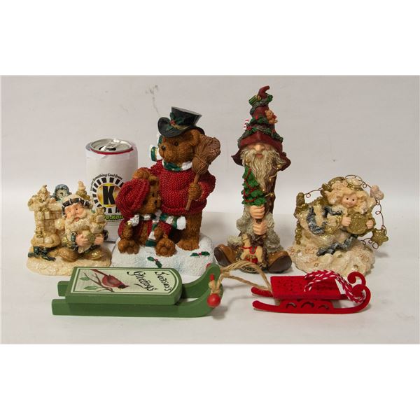 FLAT OF SANTAS AND SLEIGHS