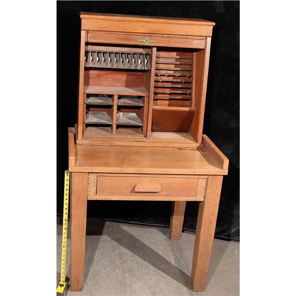 Railroad Ticket Dispenser and Worktable    [152499]