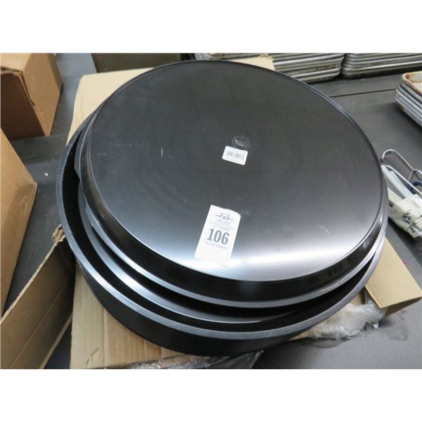 18  Round Plastic Trays - 24