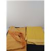 Image 1 : Yellow/Orange Wool Like Blankets