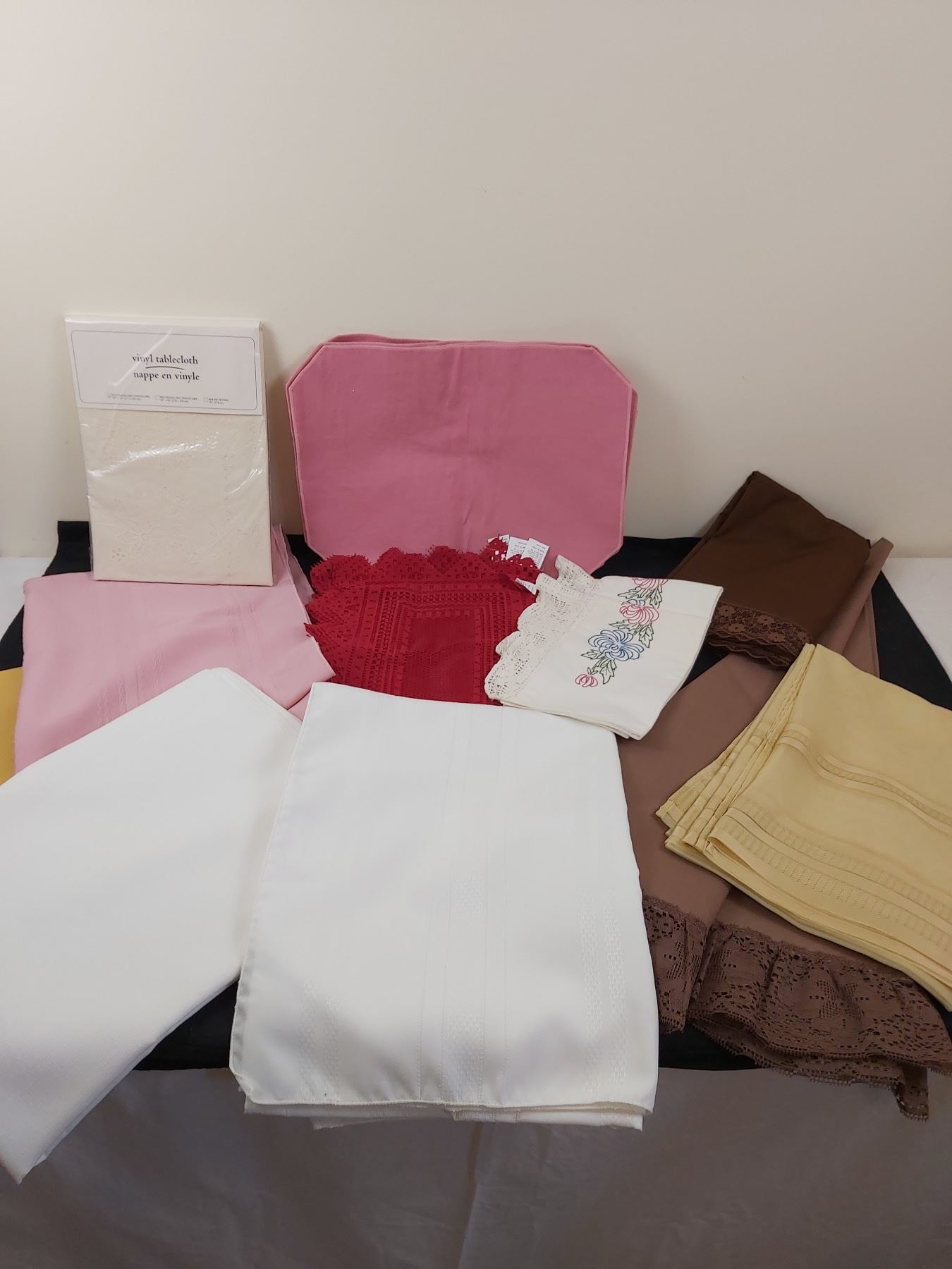 Large Assortment of Table Linens - Sunrise Estate Services Ltd