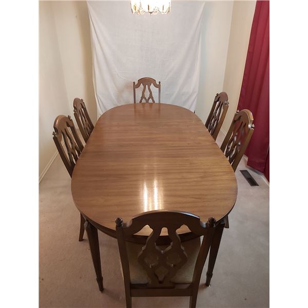 Dining Room Table and 6 Chairs