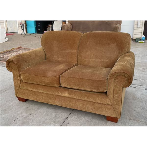 LA-Z-BOY LOVESEAT - PRISTINE!