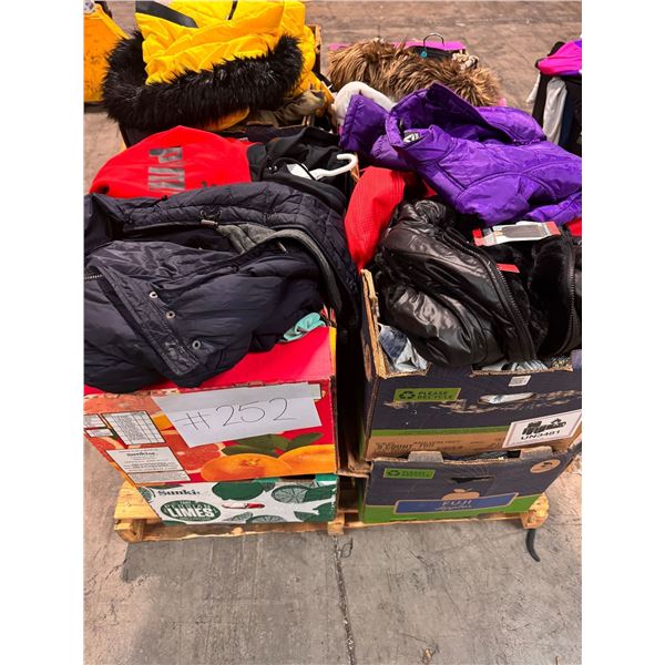 Pallet #252 - 200 piezas de ropa (usada)