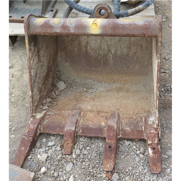 Kapolei:  Machine Bucket Attachment 310856-10, 4 Teeth 25"W