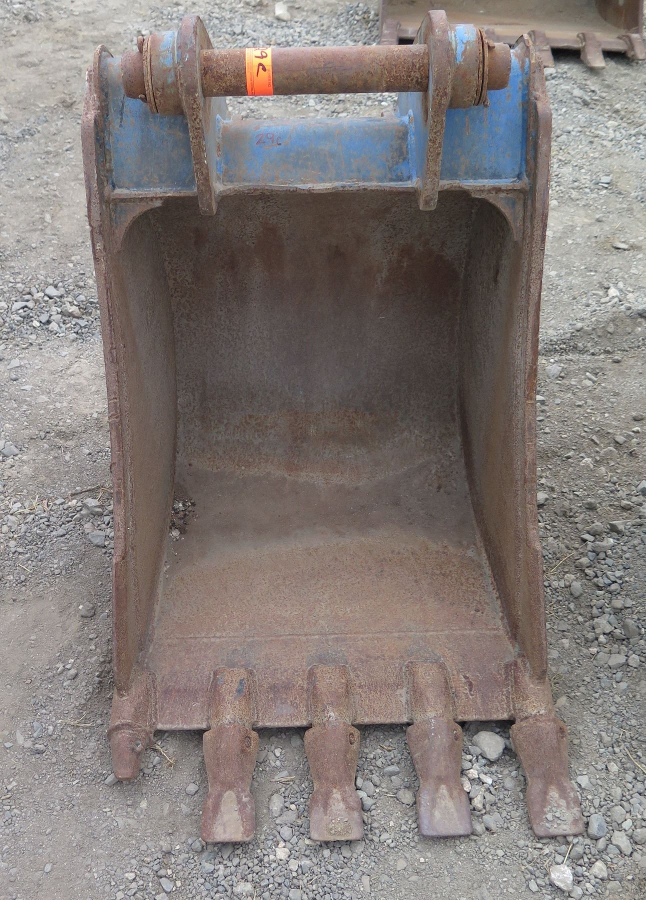 Kapolei: Machine Bucket Attachment, 5 Teeth 23