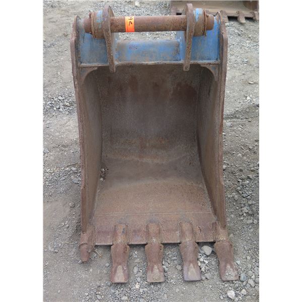 Kapolei:  Machine Bucket Attachment, 5 Teeth 23"W