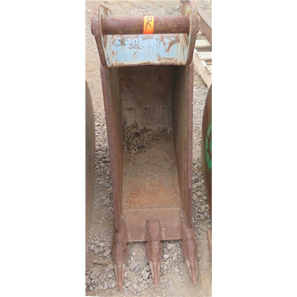 Kapolei:  Machine Bucket Attachment 420, 3 Teeth 12"W