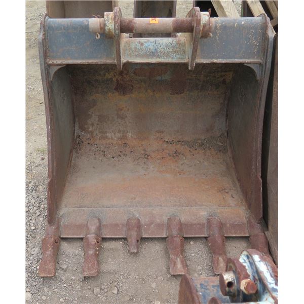 Kapolei:  CAT Machine Bucket Attachment 219-3389, 6 Teeth 34 W