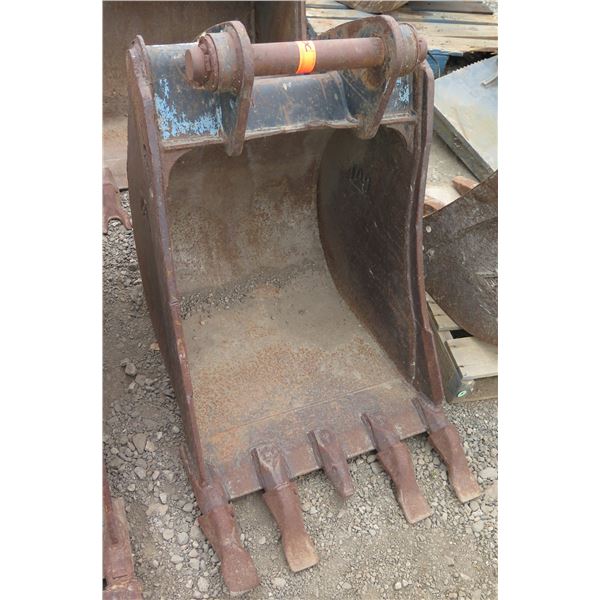 Kapolei:  Machine Bucket Attachment 420, 5 Teeth 22 W