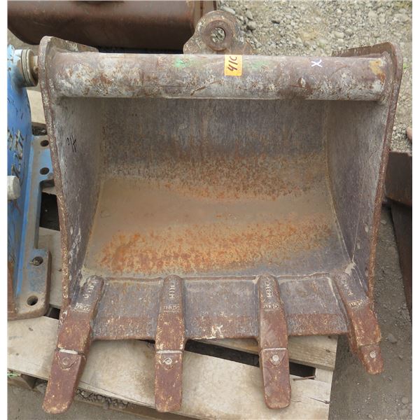 Kapolei:  Machine Bucket Attachment 4 Teeth 24"W