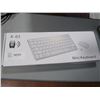 Image 1 : Wireless Keyboard and Mouse Set