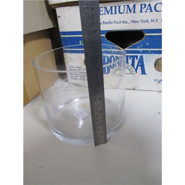 Cylinder glass container, new in box 6"H*7"D,can be used as plant pot, fish tank, storage