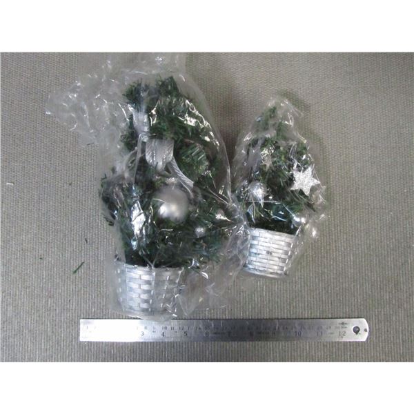 Tabletop Christmas Decorations, lot of 2