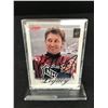 Image 1 : WAYNE GRETZKY SIGNED UD VICTORY TRADING CARD