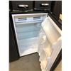 Image 2 : ARCTIC KING BLACK 33" X 19" X 20" BAR FRIDGE