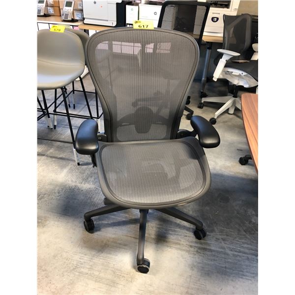 HERMAN MILLER AERON GRAPHITE FULLY ADJUSTABLE TASK CHAIR SIZE C RETAIL PRICE $2243 CAN