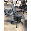 Image 2 : HERMAN MILLER AERON GRAPHITE FULLY ADJUSTABLE TASK CHAIR SIZE C RETAIL PRICE $2243 CAN