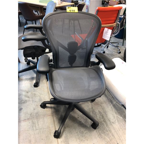 HERMAN MILLER GRAPHITE FULLY ADJUSTABLE TASK CHAIR SIZE B RETAIL PRICE $1926 CAN