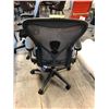 Image 4 : HERMAN MILLER GRAPHITE FULLY ADJUSTABLE TASK CHAIR SIZE B RETAIL PRICE $1926 CAN