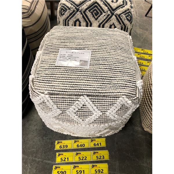 STYLE IN FORM BOHEMIAN BOMBAY BLACK/NATURAL POUF