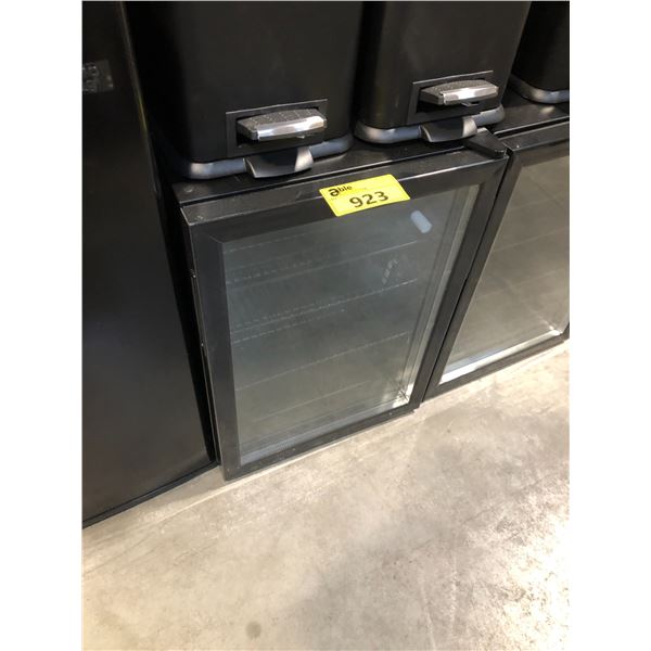 BLACK 18  X 25  X 19  GLASS DOOR BEVERAGE REFRIGERATOR