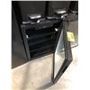 Image 2 : BLACK 18" X 25" X 19" GLASS DOOR BEVERAGE REFRIGERATOR