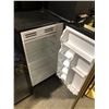 Image 2 : ARCTIC KING BLACK 18" X 33" X 18" BAR FRIDGE