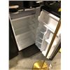 Image 2 : ARCTIC KING BLACK 33" X 19" X 20" BAR FRIDGE