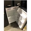 Image 2 : ARCTIC KING BLACK 33" X 19" X 20" BAR FRIDGE