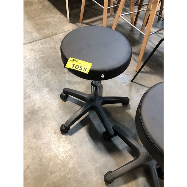 BLACK PNEUMATIC STOOL