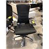 Image 1 : HERMAN MILLER EMBODY BLACK/GRAPHITE FULLY ADJUSTABLE GAMING CHAIR (BROKEN HEAD REST)